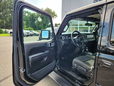 Used 2021 Jeep Wrangler Unlimited Sport image 22