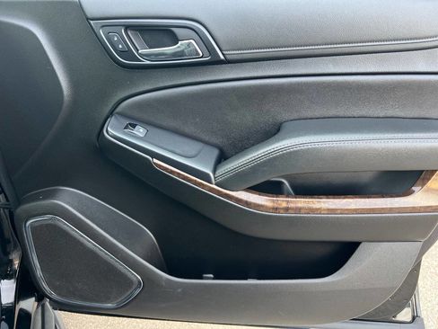 Used 2020 Chevrolet Suburban LT image 25