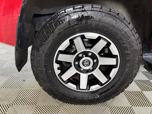 Used 2021 Toyota 4Runner TRD Off-Road AWD/4WD image 33