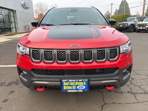 Used 2023 Jeep Compass Trailhawk image 2
