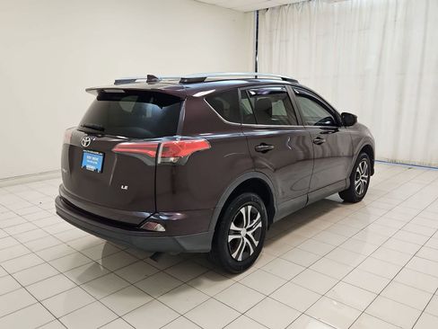 Used 2018 Toyota RAV4 LE FWD image 24
