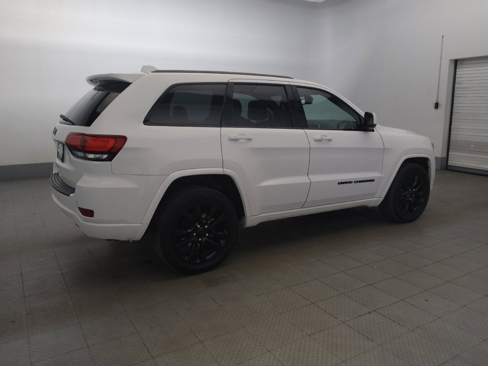Used 2018 Jeep Grand Cherokee Altitude AWD/4WD image 10