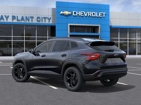 New 2026 Chevrolet Trax LT w/ Driver Confidence Package FWD image 3