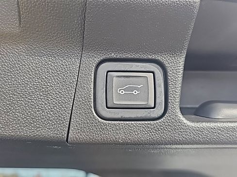 Certified 2022 GMC Acadia SLT w/ Elevation Edition image 7