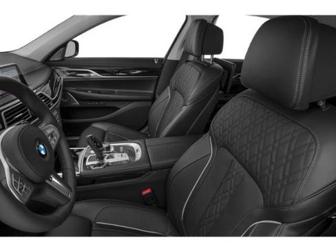 Used 2021 BMW M760i xDrive image 12