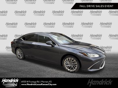 Certified 2022 Lexus ES 300h w/ Accessory Package 2