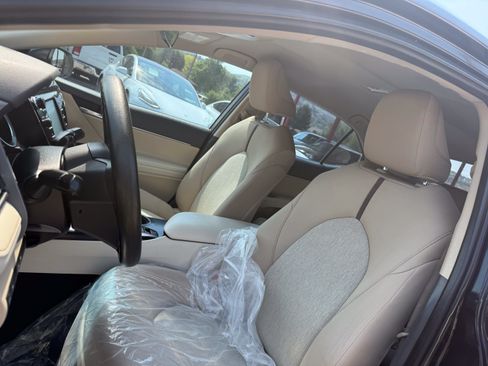 Used 2020 Toyota Camry LE w/ Carpet Mat Package FWD image 7