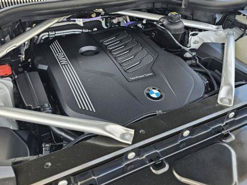 Used 2022 BMW X5 xDrive40i w/ Executive Package AWD/4WD image 11