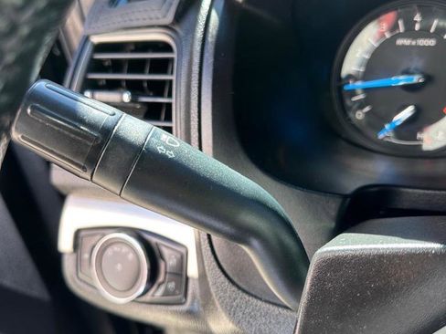 Used 2018 Ford Explorer XLT image 33