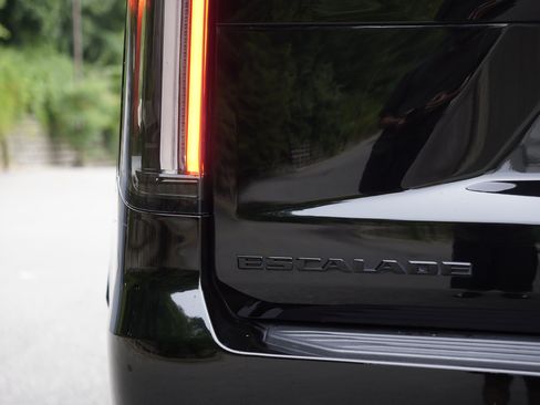 Used 2023 Cadillac Escalade Sport w/ Touring Package AWD/4WD image 7