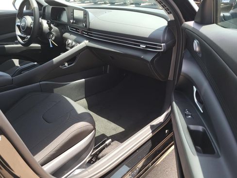 New 2026 Hyundai Elantra SE FWD image 7