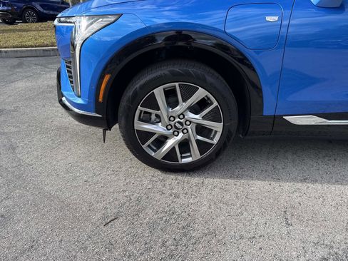 New 2026 Cadillac Optiq Luxury 1 image 9