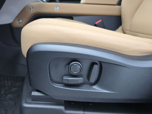 New 2026 Land Rover Defender 110 X-Dynamic SE AWD/4WD image 28