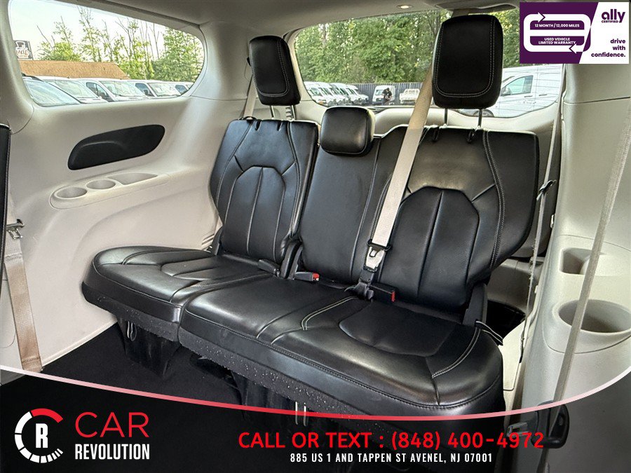 Used 2024 Chrysler Pacifica Limited FWD image 37