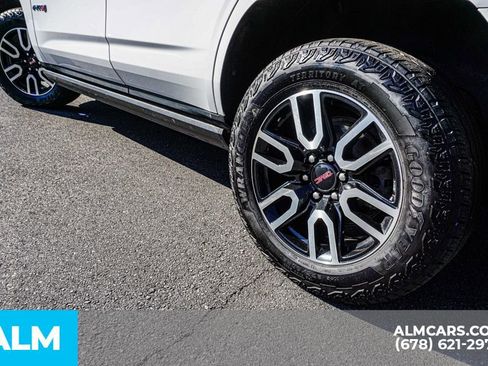Used 2023 GMC Yukon AT4 w/ AT4 Premium Package image 17