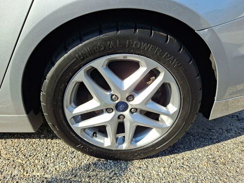 Used 2015 Ford Fusion SE FWD image 8