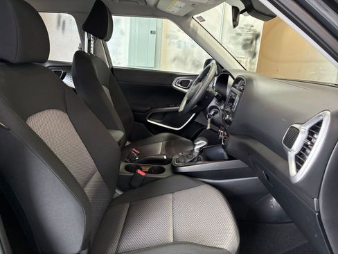 Used 2025 Kia Soul LX w/ LX Technology Package image 34