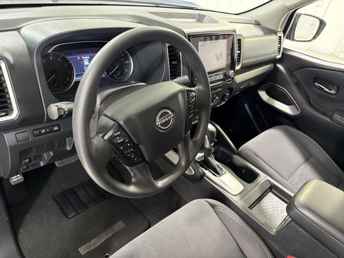 Used 2023 Nissan Frontier SV w/ Tow Package RWD image 13