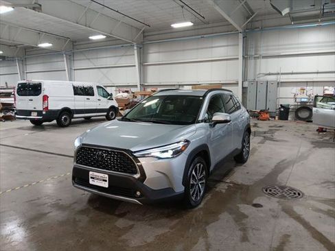 Certified 2024 Toyota Corolla Cross XLE image 1