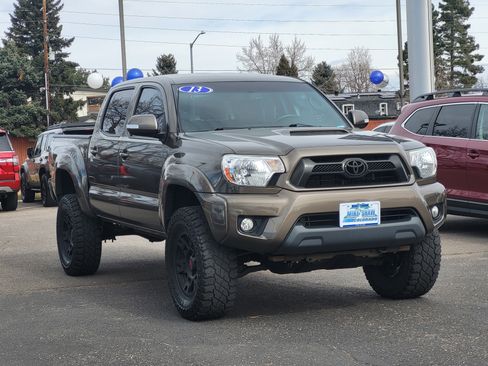 Used 2013 Toyota Tacoma 4x4 Double Cab w/ TRD Sport Pkg image 3