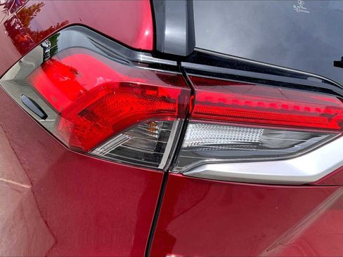 Used 2020 Toyota RAV4 Limited AWD/4WD image 28