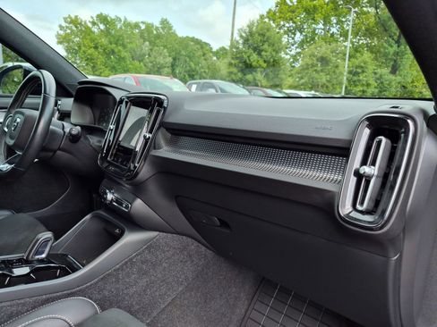 Used 2021 Volvo XC40 T5 R-Design w/ Climate Package AWD/4WD image 40