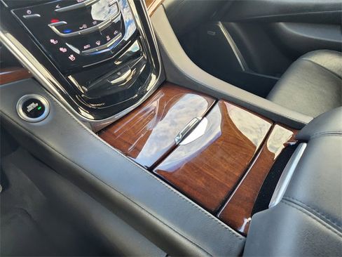 Used 2016 Cadillac Escalade Luxury image 16