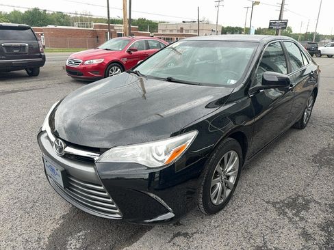 Used 2016 Toyota Camry XLE w/ Moonroof Package FWD image 3