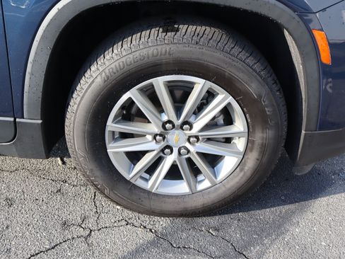 Used 2023 Chevrolet Traverse LT FWD image 39