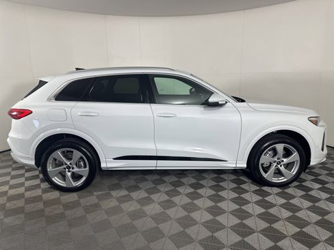 Used 2025 Audi Q5 Premium Plus w/ Premium Plus image 7