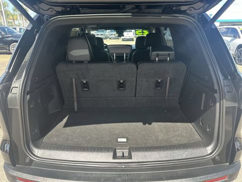 Used 2025 Chevrolet Traverse LT FWD image 30