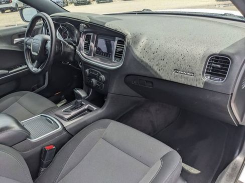 Used 2018 Dodge Charger SXT RWD image 15
