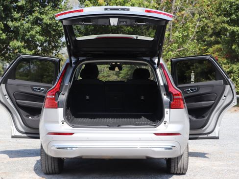 Used 2022 Volvo XC60 B5 Inscription w/ Advanced Package image 5