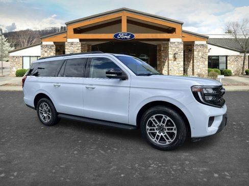 Used 2025 Ford Expedition Max Active AWD/4WD image 3
