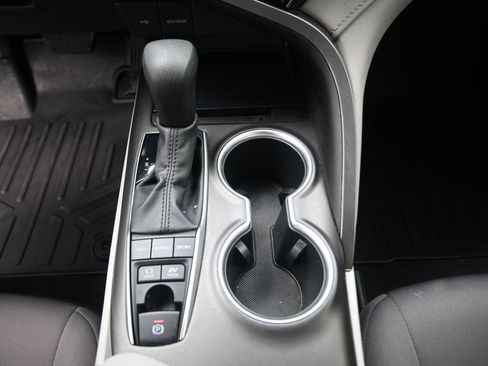 Used 2022 Toyota Camry LE image 9