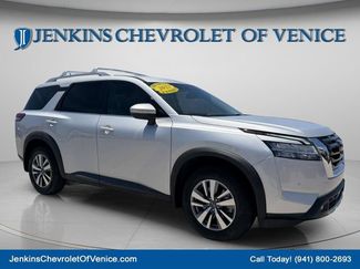 Used 2022 Nissan Pathfinder SL FWD video 1