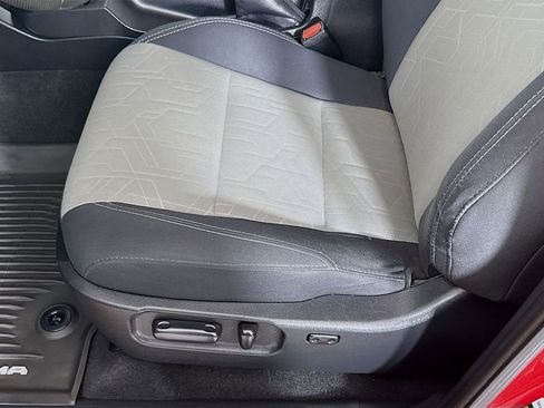 Used 2020 Toyota Tacoma TRD Off-Road image 13