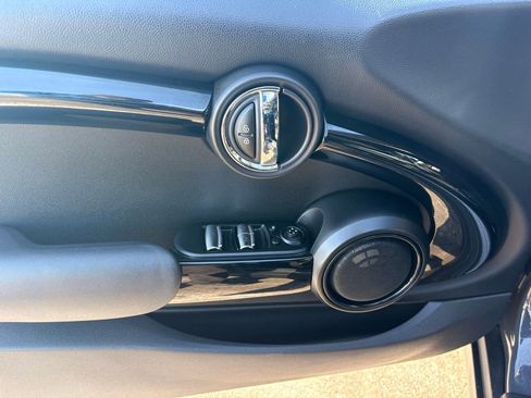 Used 2018 MINI Cooper S image 17