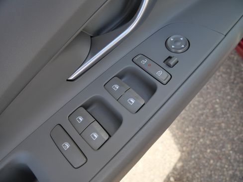 Used 2025 Hyundai Elantra SEL FWD image 19