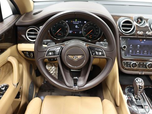 Used 2018 Bentley Bentayga AWD/4WD image 26