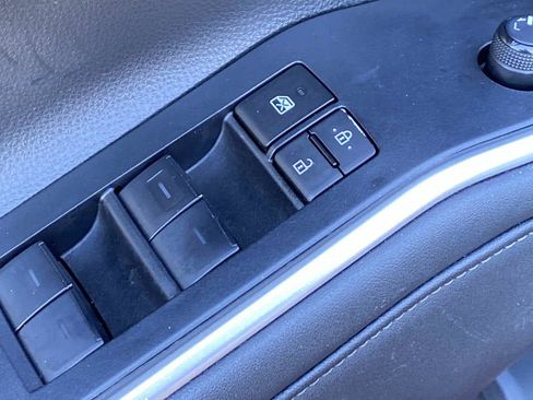 Used 2023 Toyota Highlander XSE image 25