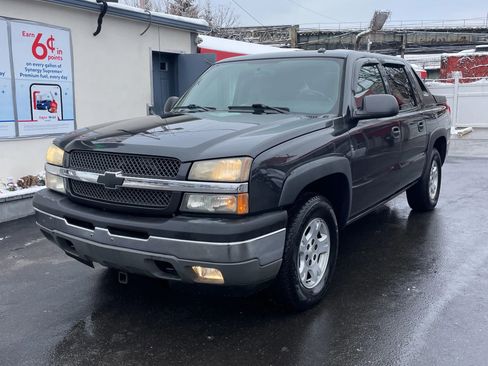 Used 2005 Chevrolet Avalanche Z71 w/ Preferred Equipment Group image 2