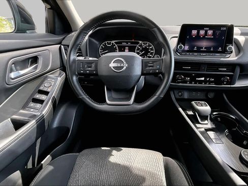 Certified 2025 Nissan Rogue SV AWD/4WD image 6
