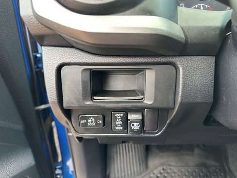 Used 2017 Toyota Tacoma TRD Off-Road image 13