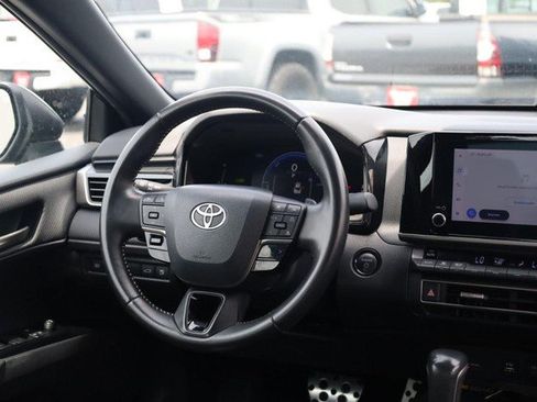 Used 2025 Toyota Camry SE FWD image 23