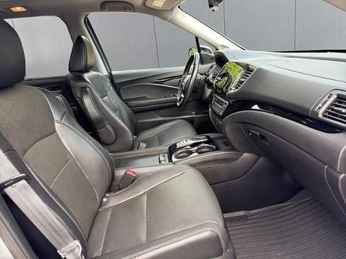 Used 2019 Honda Pilot Elite image 16