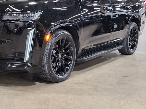 Used 2023 Cadillac Escalade Sport w/ LPO, ONYX Package AWD/4WD image 16