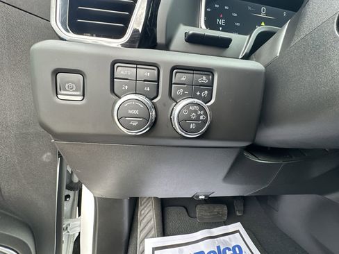 Used 2023 GMC Sierra 1500 Denali w/ Technology Package AWD/4WD image 18