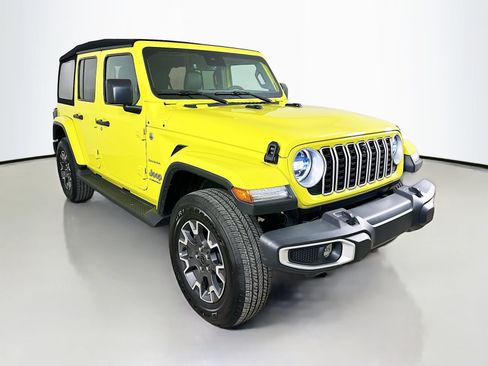 Used 2024 Jeep Wrangler Unlimited Sahara w/ Technology Group AWD/4WD image 3