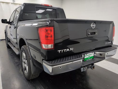 Used 2015 Nissan Titan SV w/ SV Value Truck Package AWD/4WD image 5